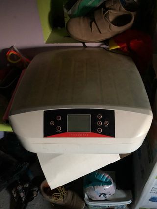 Incubadora automática con luz para ovoscopia