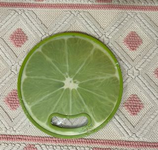 Tábua de corte redonda limão