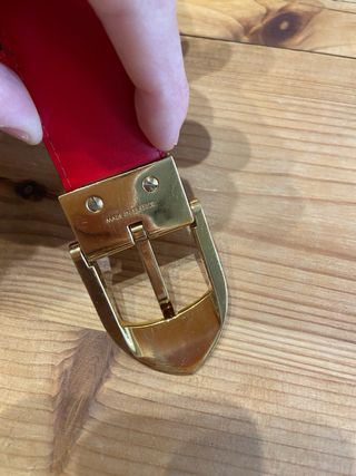 Cintura in pelle Louis Vuitton rossa con fibbia dorata