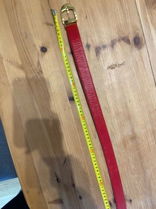 Cintura in pelle Louis Vuitton rossa con fibbia dorata