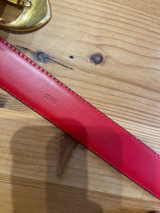 Cintura in pelle Louis Vuitton rossa con fibbia dorata