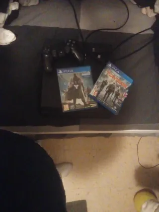 PS4 + 2 Juegos + 1 Mando + Cables negociable