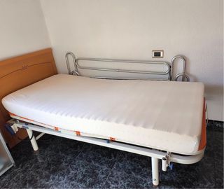 Cama ortopédica eléctrica casi nueva