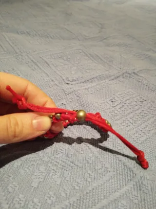 Pulsera de hilo rojo