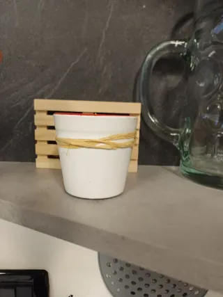 Vasetto ceramica bianco con cuore rosso