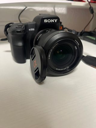 Cámara Sony Alpha-200 + 2 objetivos