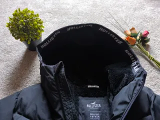 Chaqueta Hollister acolchada negra Talla S