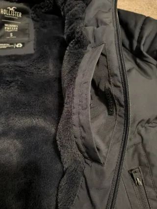 Chaqueta Hollister acolchada negra Talla S