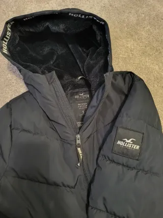 Chaqueta Hollister acolchada negra Talla S