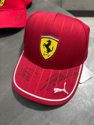 Cappelli Ferrari Autografati