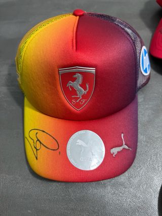 Cappelli Ferrari Autografati