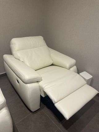 Poltrona reclinabile in pelle bianca