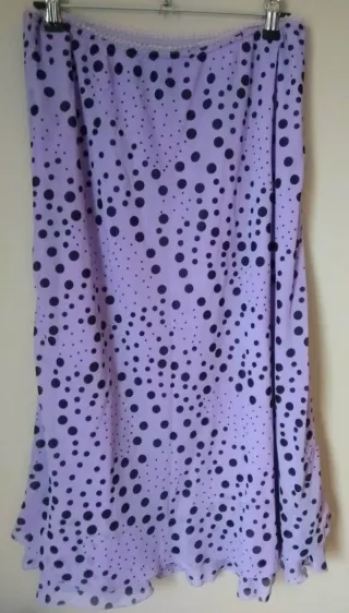 Falda midi lila con lunares