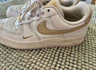 Nike Air Force 1 Low Mujer Beige/Blanco/dorado