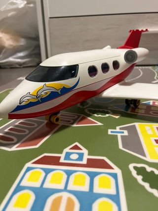 Avión Playmobil con delfines