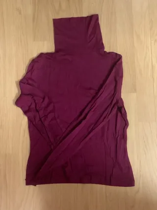 Camiseta cuello alto burdeos talla S