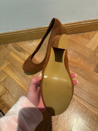 Tacones marrones de ante