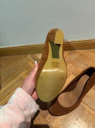 Tacones marrones de ante