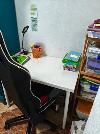 Dormitorio: Armario, Mesilla y Mesa