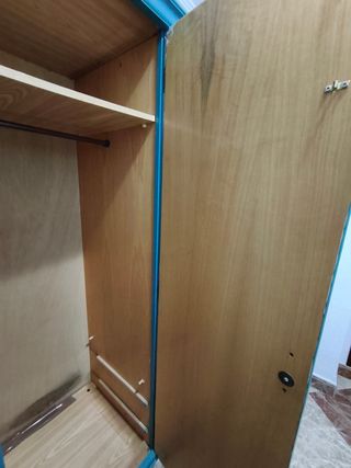 Dormitorio: Armario, Mesilla y Mesa