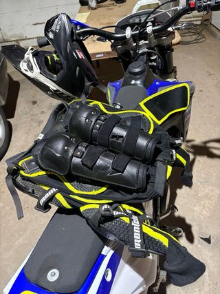 Protección moto niño con casco incluido