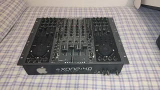 Mesa de mezclas Allen & Heath Xone:4D