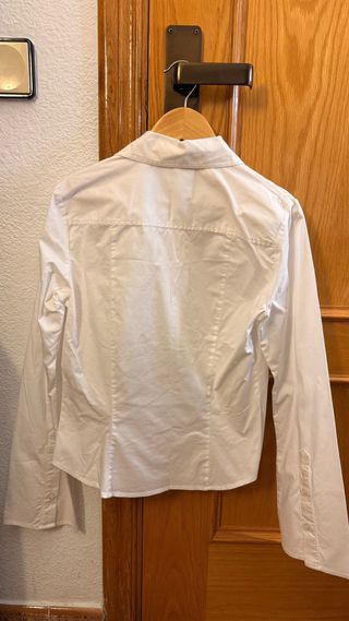 Camisa blanca Bershka ajustada