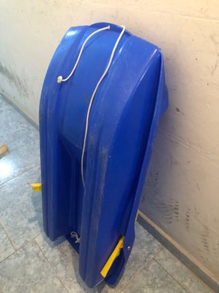 Trineo azul para nieve