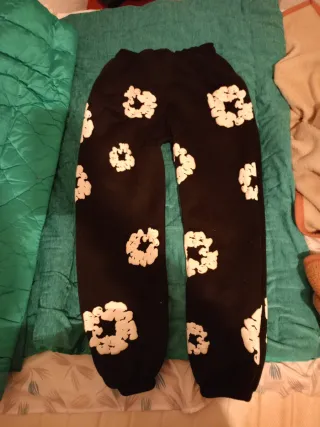 Sudadera Denim Tears Negra Flores Blancas