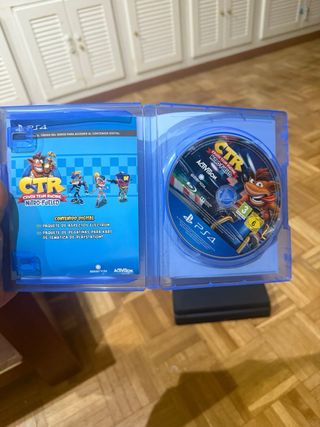 Consola PS4 Pro Negra + Juego CTR