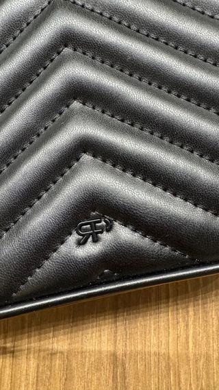 Bolso Parfois negro acolchado ( dos bolsillos )