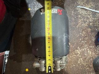 Cola de escape Akrapovič Carbono