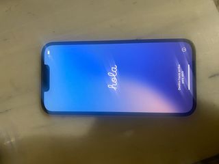 iPhone 14 con funda protectora