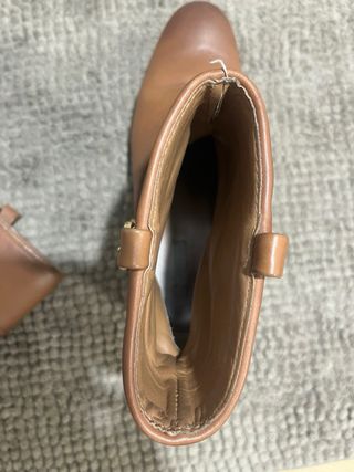 Botines de cuero marrones con hebillas