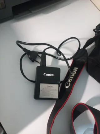 Cámara Canon EOS 450D + Objetivo EF 75-300mm