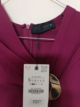 Vestido midi aplique dorado zara