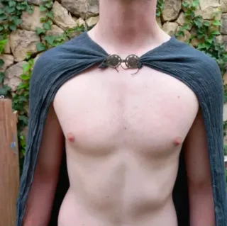 Capa ligera con piel atrezzo medieval