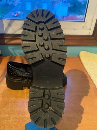 Mocasines negros suela track