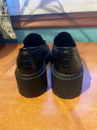 Mocasines negros suela track