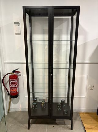 Vitrina de cristal y metal