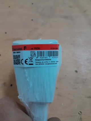 Enchufe para horno blanco