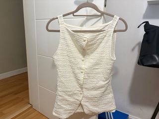 Top blanco con botones