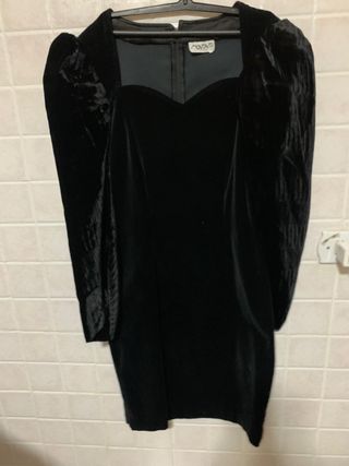 Abito nero in velluto con maniche a sbuffo donna