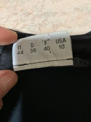 Abito nero in velluto con maniche a sbuffo donna