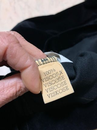 Abito nero in velluto con maniche a sbuffo donna