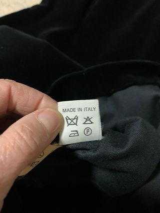 Abito nero in velluto con maniche a sbuffo donna