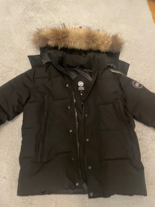 Chaqueta Canada Goose Negra con Capucha de Pelo