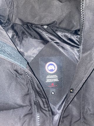 Chaqueta Canada Goose Negra con Capucha de Pelo