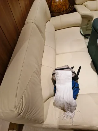 Sofá de piel beige semi nuevo