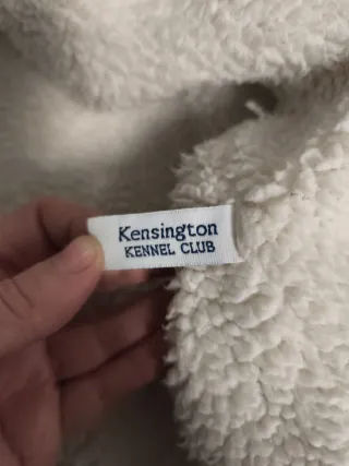 Abrigo perro gris con capucha